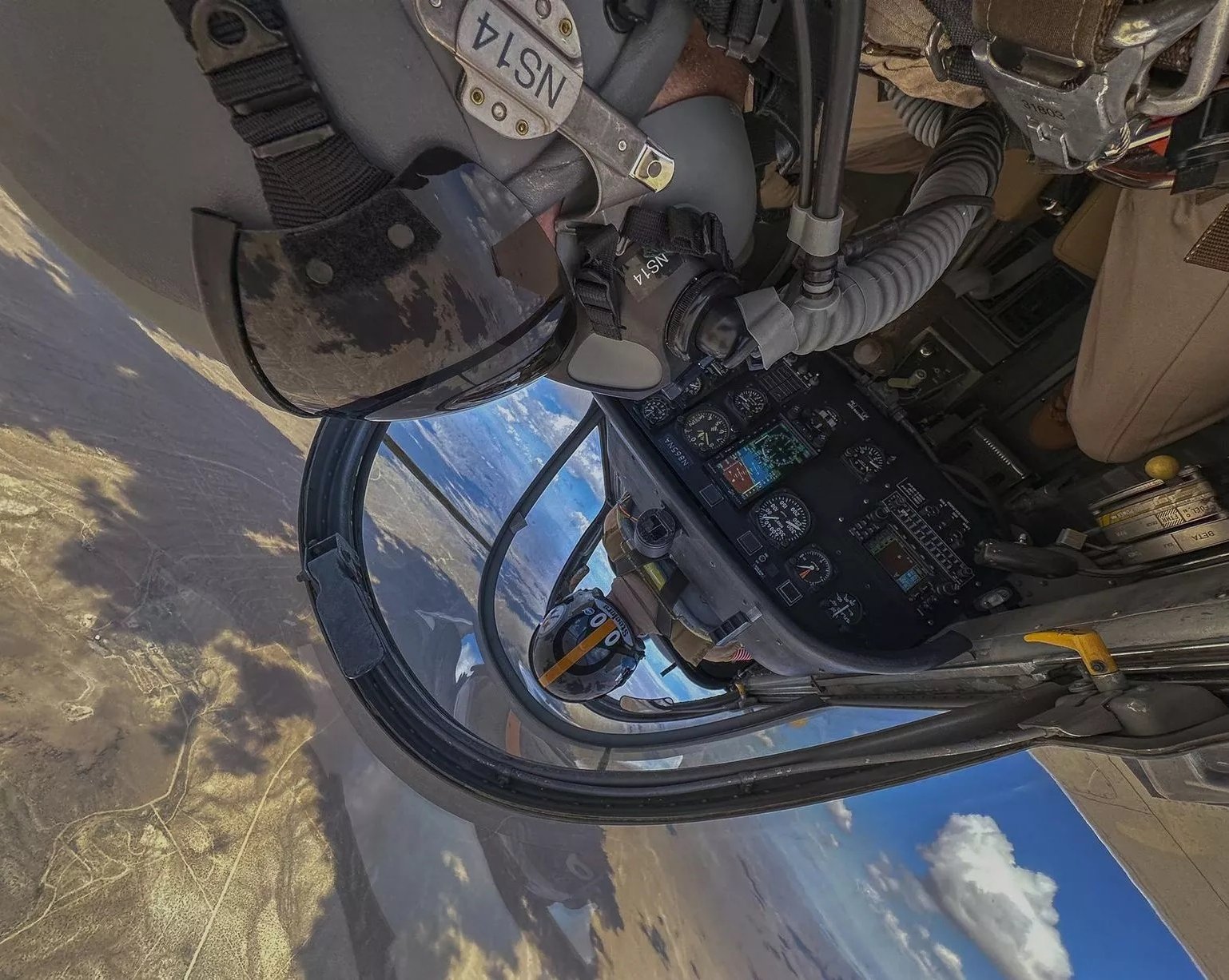Мощь двигателей и полёт вверх ногами: NASA выбрало лучшие снимки года